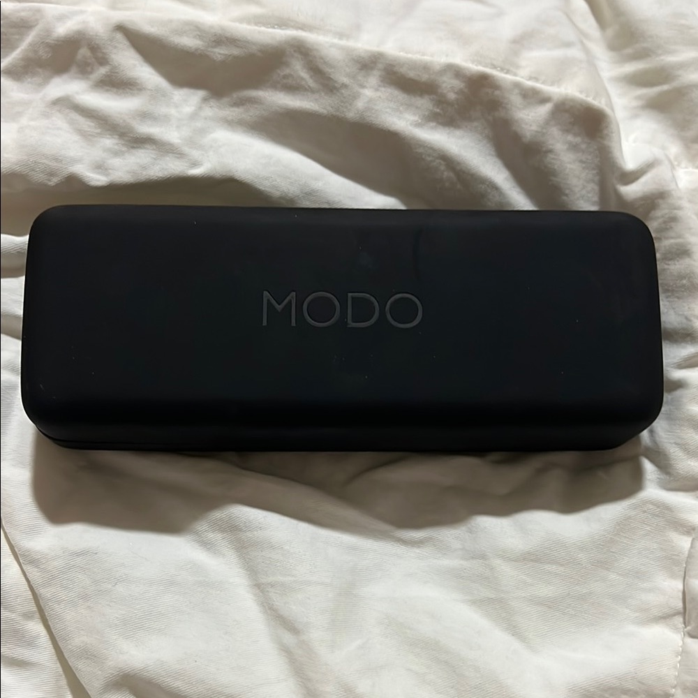 MODO Black Eyeglass Case